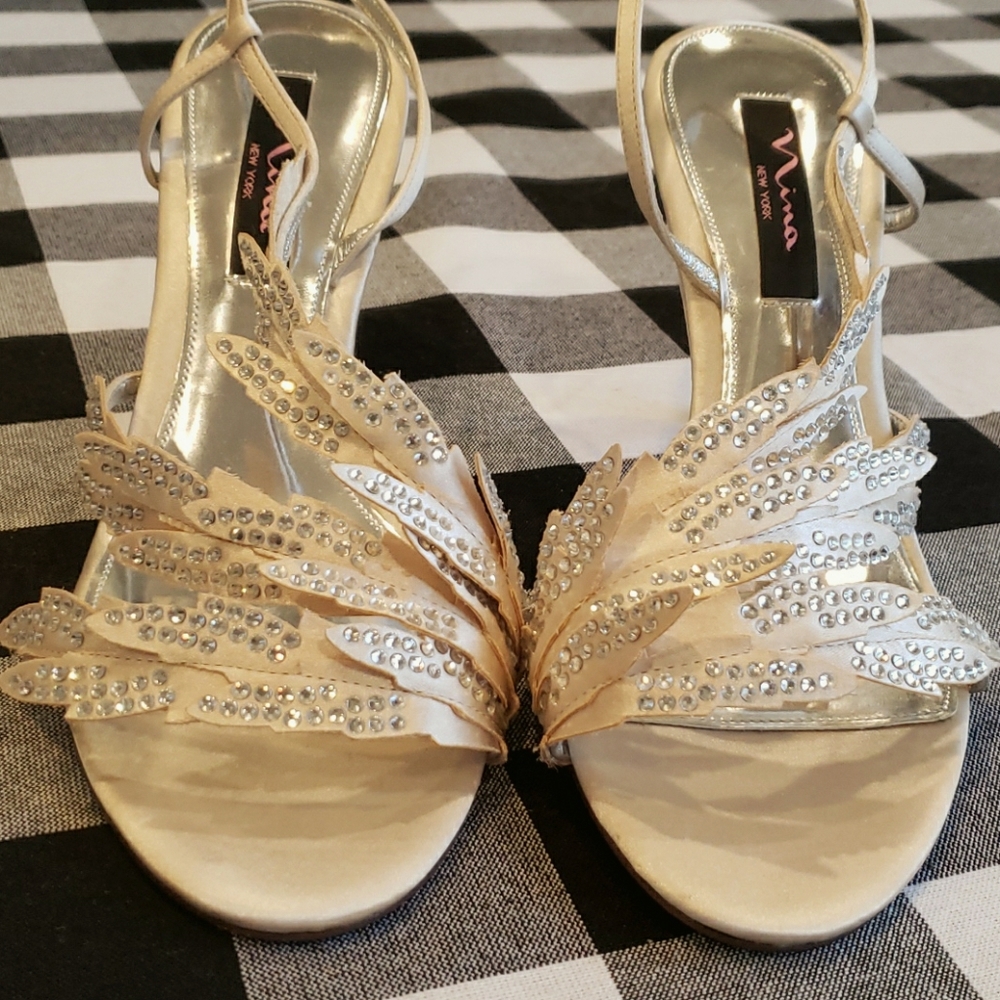Nina satin and rhinestone heels 👠